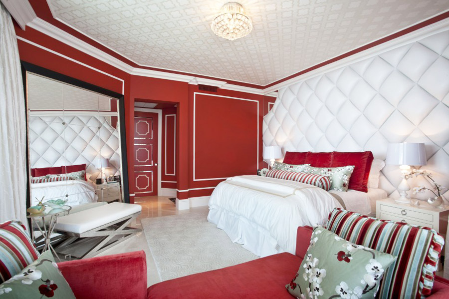 Красный цвет в интерьере современной спальни