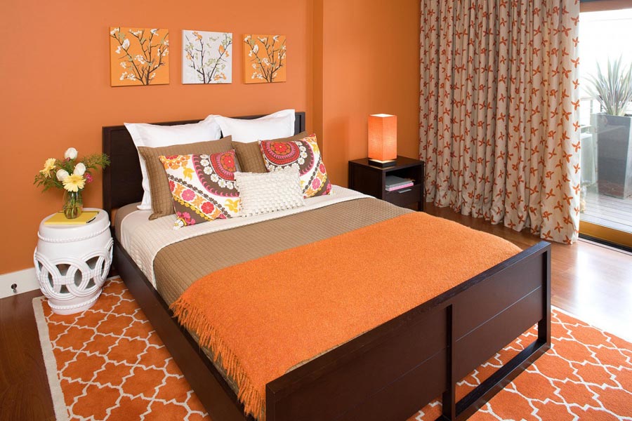 Оранжевый цвет в интерьере спальни