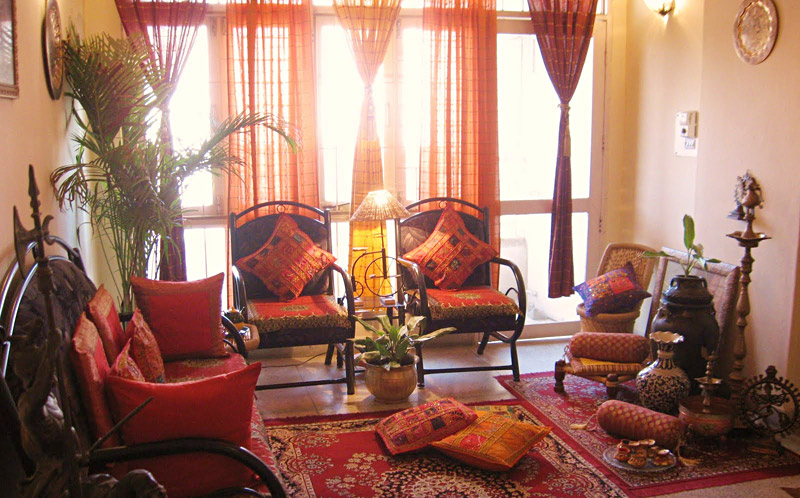 Индийский стиль в интерьере гостиной